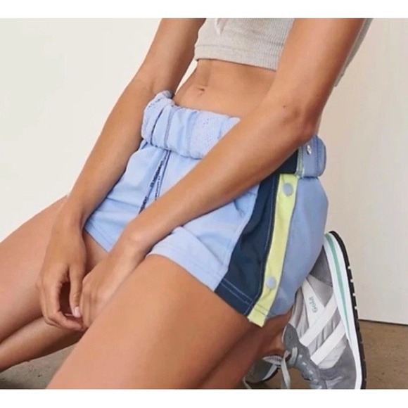FREE PEOPLE MOVEMENT Invigorate Colorblock Shorts Sz M Blue Side Snap Buttons - Picture 1 of 10